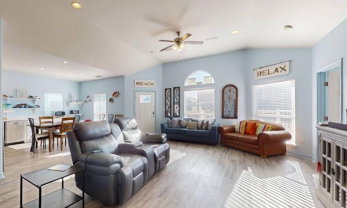 North Beach House | Spacious house with full kitchen, TVs, WIFI, balcony, near the beach