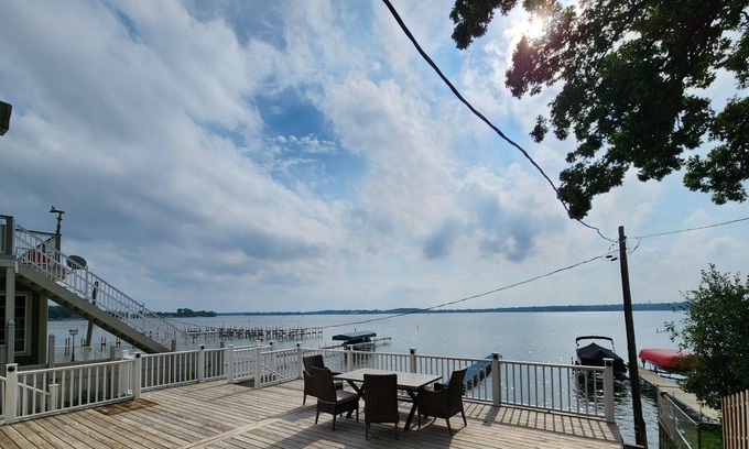 Fox Lake House | Spacious house — waterfront property located in Fox Lake, Illinois
