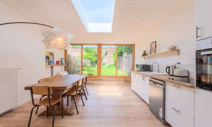 Mouvaux House | Spacious house with 4 bedrooms & garden, near tram