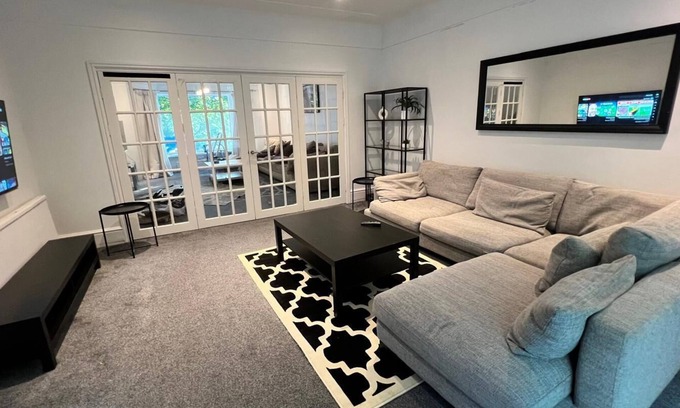 Manchester House | Spacious House with parking, near Heaton Park