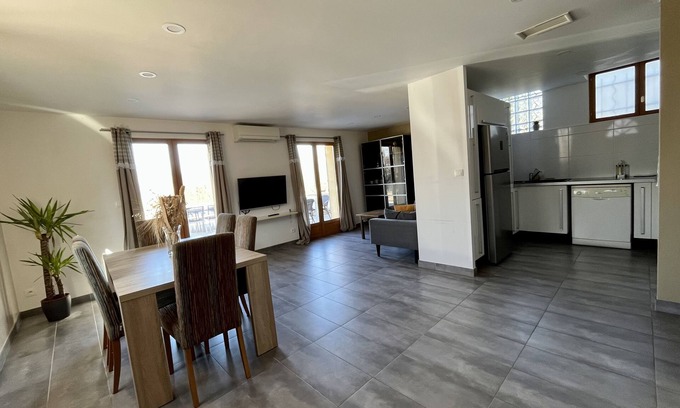 Simandres House | Spacious house with large garden and parking 20 min from Lyon