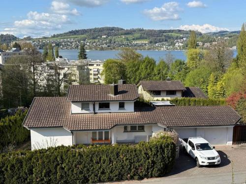 Horw House | Spacious house with partial lake view