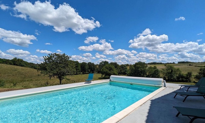 Montbron Cottage | Spacious house with private pool, air conditioning, Wi-Fi, pets allowed and parking