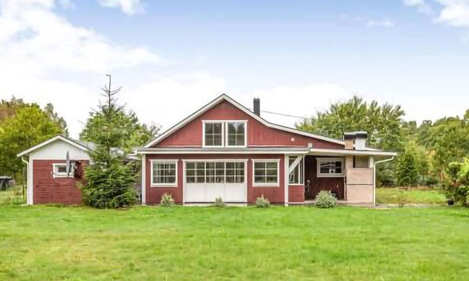 Tollarp House | Spacious house with sauna, whirlpool and close to the forest.