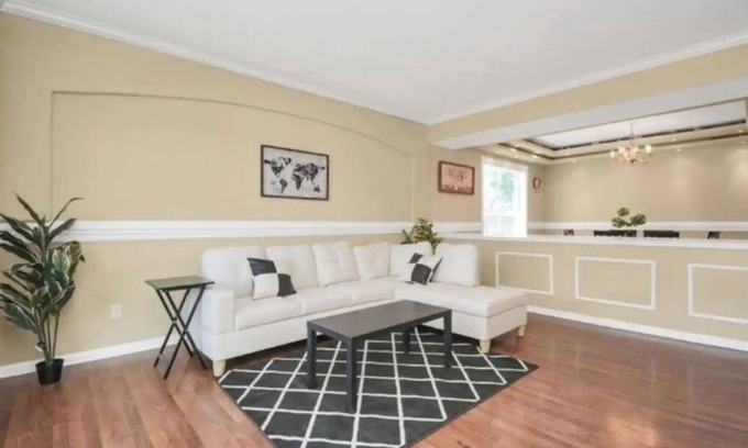 Mission Bend House | Spacious Houston Home 5 Bedrooms 3.5 Bathrooms 12 beds perfect for large group
