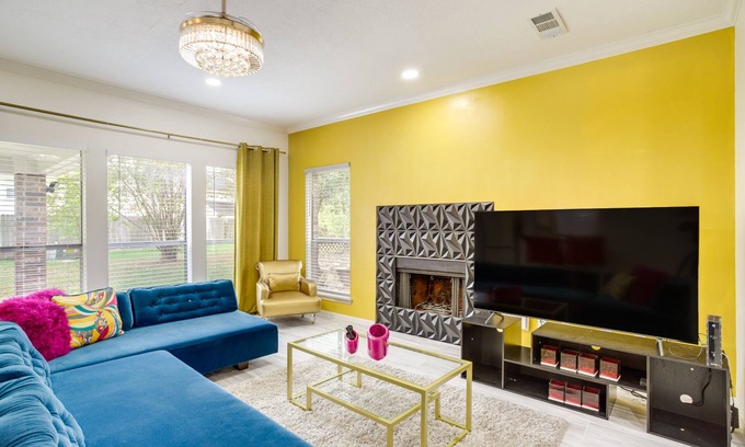 Barker House | Spacious Houston Home w/Patio, Grill & Fireplace!