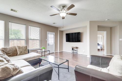 Houston House | Spacious Houston Home with Pool Access, Fenced Yard!