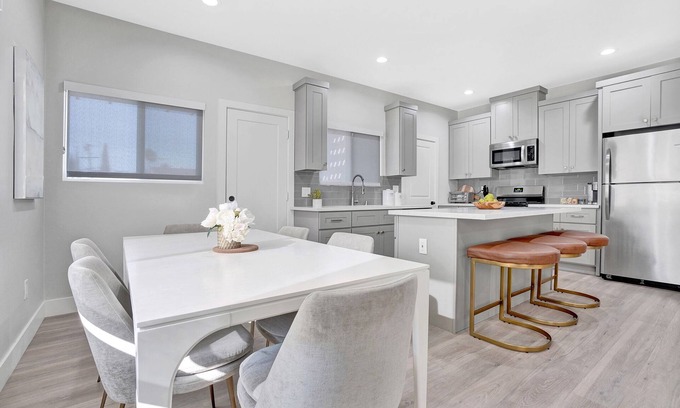 Fullerton House | Spacious & Immaculate Disney Vacation Home 3br/2ba
