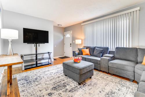 Inkster House | Spacious Inkster Home Patio, Yard, 2 Living Areas