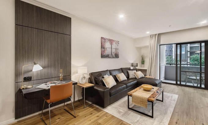 Chinatown Apartment | Spacious Inner-city Stay with King Bed and Balcony