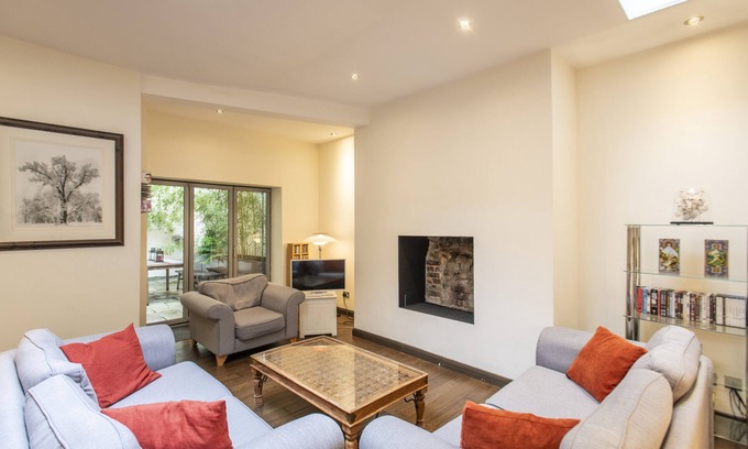Bayswater Apartment | Spacious interior designed apartment in Central London near Paddington Station