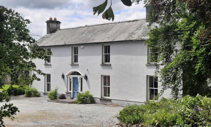 Shinrone House | Spacious Irish Country House and Gardens packed with country charm and mod cons.