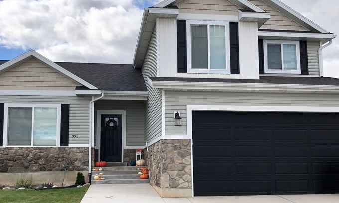 Vernal House | Spacious Kid-friendly home in the heart of Venturesome Vernal