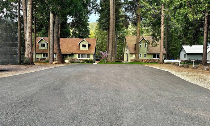 Hamilton Branch House | Spacious Lake Almanor River Front Home, sleeps 11, 2 king bed, 2 queen bed