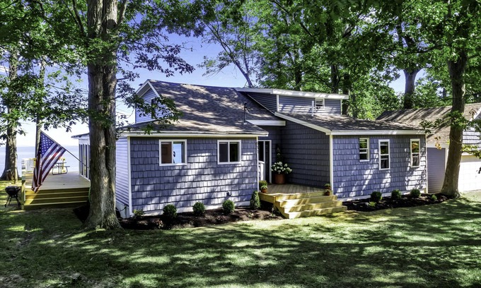 Youngstown Cottage | Spacious Lake Home With Stunning Views
