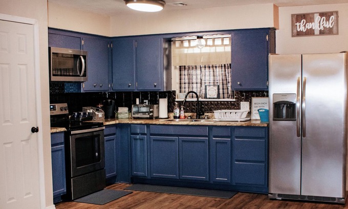 Fay House | Spacious Lake Retreat 3BR Home Near Canton Lake w/Huge Living Room Boat Parking