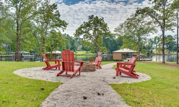 Milledgeville House | Spacious Lake Sinclair Vacation Rental with Dock!