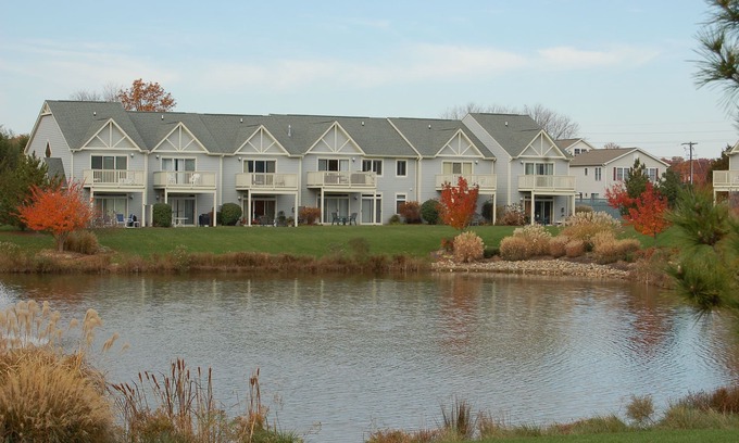 Rehoboth Beach Condo | Spacious, lakefront 1st floor 2 bedroom condo with pool