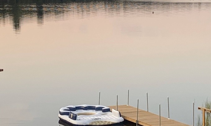Machar Cottage | Spacious Lakefront family friendly six bedroom cottage on beautiful Eagle Lake.