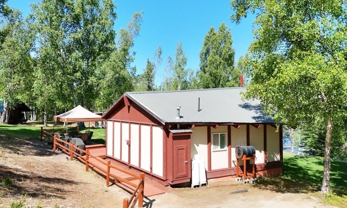 Sterling Cabin | Spacious Lakefront Cabin for Groups-Sleeps 6, Kitchen, Stained Glass Charm