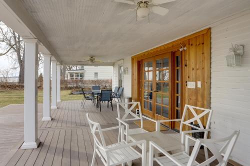 Woodland Beach House | Spacious Lakefront House with Backyard Fire Pit