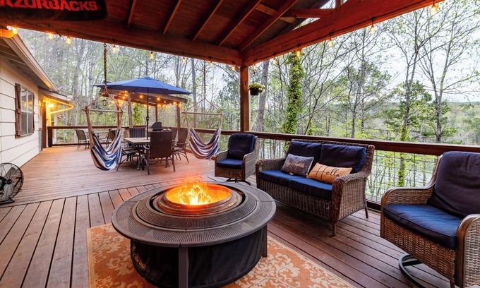 Higden Cottage | Spacious Lakefront Retreat w/Hot Tub & Guesthouse