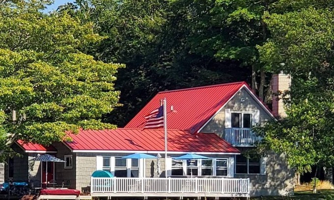 Beaver Island House | Spacious Lakehouse ~ great for large groups!