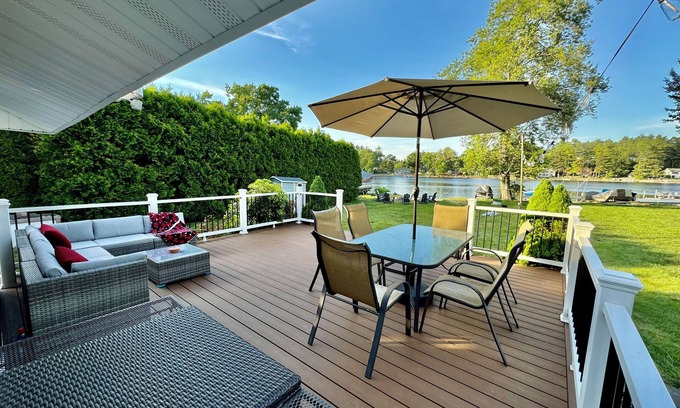 Coventry House | Spacious Lakehouse w/Private Beach