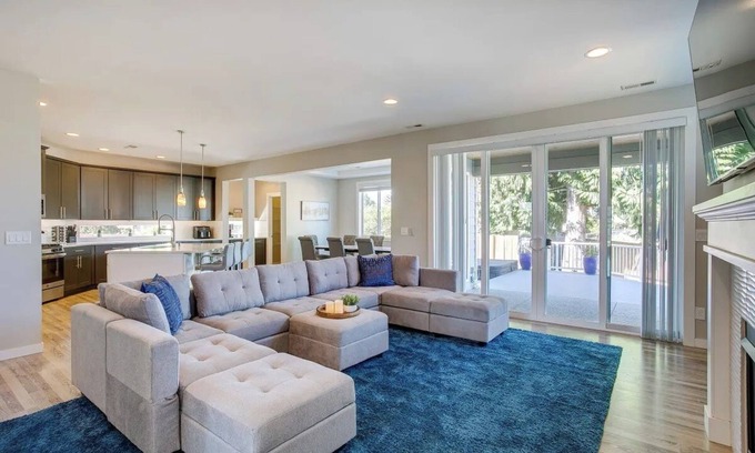 Lakewood House | Spacious Lakewood Home Rental w/AC & Hot Tub!, Spacious, Luxury Home w/Hot Tub