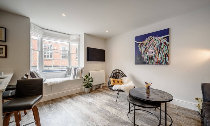 Henley-on-Thames Apartment | Spacious, light and luxurious apartment in the heart of Henley