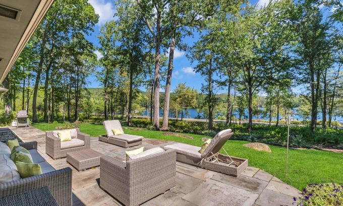 New Preston House | Spacious Litchfield County Lake House steps away from Lake Waramaug Perfect.