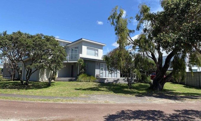 Pauanui House | Spacious living close to the beach