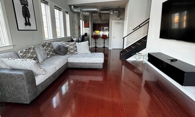 Atlantic Station Area Apartment | Spacious Loft @ Atlantic Station