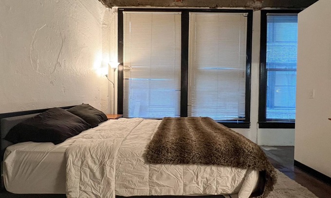 Historic Core Apartment | Spacious Loft in the Heart of DTLA!