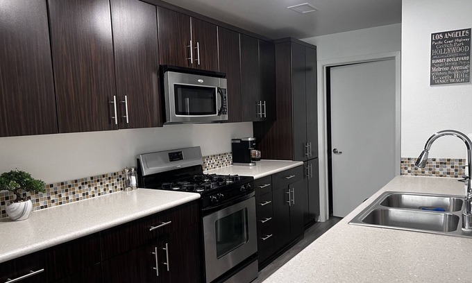 Huntington Park Apartment | Spacious Loft n Downtown LA