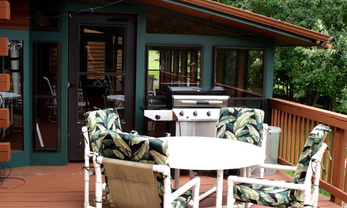 Glover Cabin | Spacious Log Cabin Perfect for Families and Pets