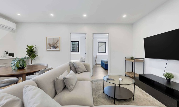 Griffintown Apartment | Spacious-Lux 3-Bedroom Gem in MTL + Terrace