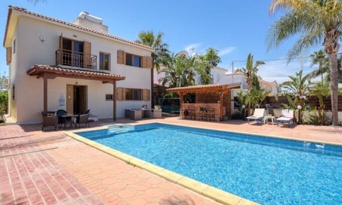 Pernera Villa | Spacious, Luxurious 3 Bedroom Villa, Big Swimming Pool, big plot can sleep 8