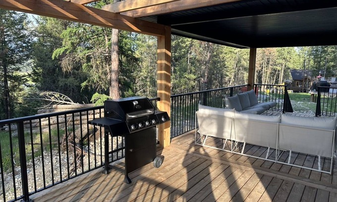 East Kootenay Cottage | Spacious luxurious cottage at lake Koocanusa.nnNewly build in 2023.
