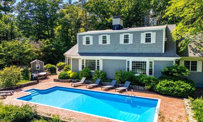 Cumberland Foreside House | Spacious & Luxurious, Ocean Access & Heated Pool, 15 Mins To Portland, Fire Pitn