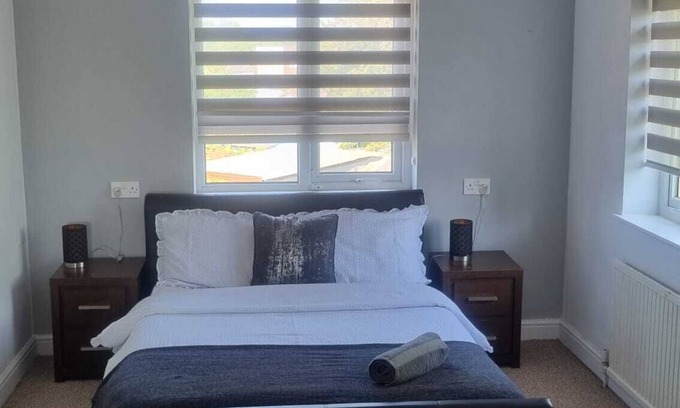 Doncaster House | Spacious Luxurious Serviced Accommodation