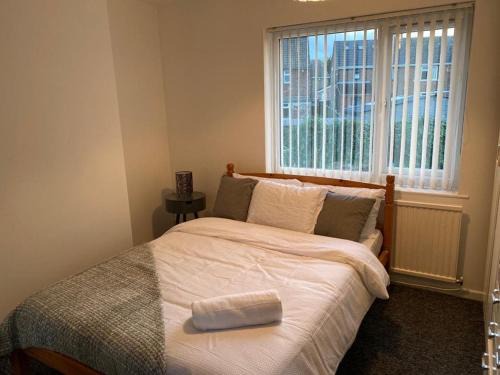 Doncaster House | Spacious Luxurious Serviced Accommodation 3