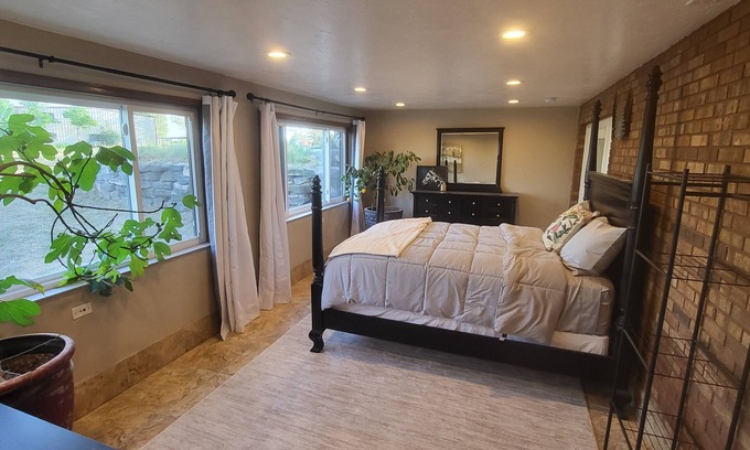 Idaho Falls Apartment | Spacious Luxurious Town and Country Home.