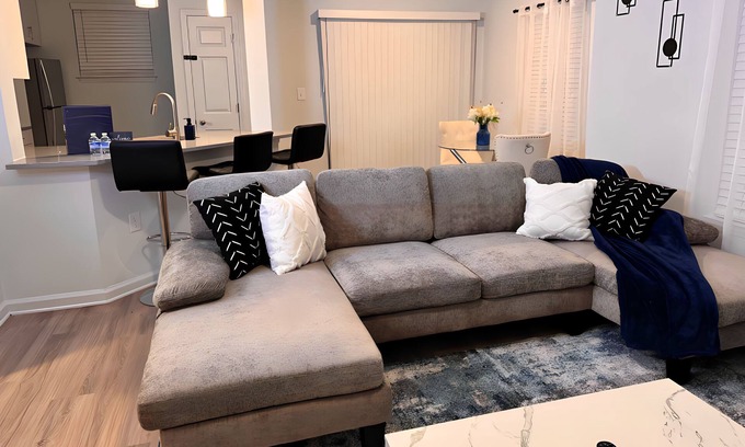 Dunwoody Apartment | Spacious Luxury 1 Bedroom Apt