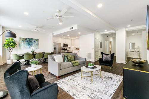 Central Business District Apartment | Spacious Luxury 4BR Condo Moments from French Quarter