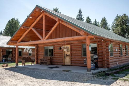 Bonners Ferry House | Spacious Luxury Cabin with Bunk Room & Nature Trail Access near Bonners Ferry, Idaho