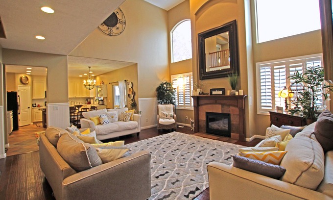 Herriman House | Spacious, Luxury, Centrally Located RETREAT! Sleeps 25 Sanitized!