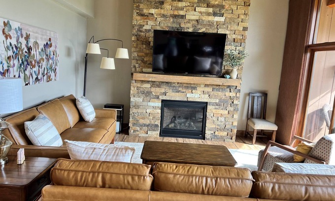 Purgatory Condo | Spacious luxury condo & great views – book now for Summer and Fall dates