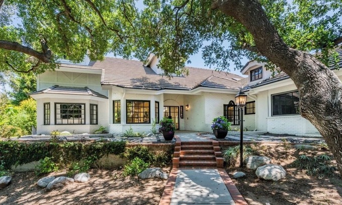 Thousand Oaks House | Spacious luxury home with private pool, hiking trail access and nearby beaches!