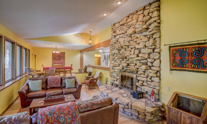 Cottage Grove House | SPACIOUS LUXURY HOME - CONVENIENT MADISON EAST LOCATION
